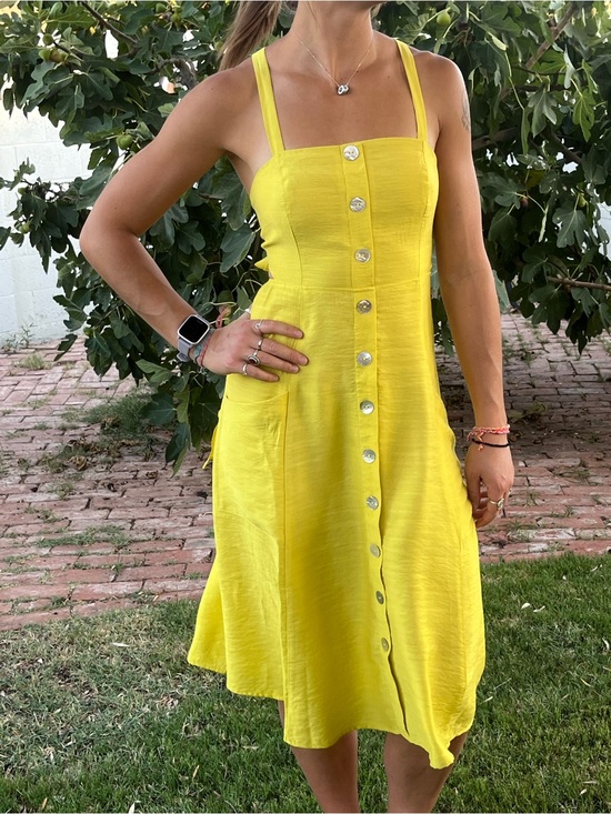 Lumiere Dresses & Skirts - Lumiere Chartruese Yellow midi dress. Sz Small. Backless with tie. Button down